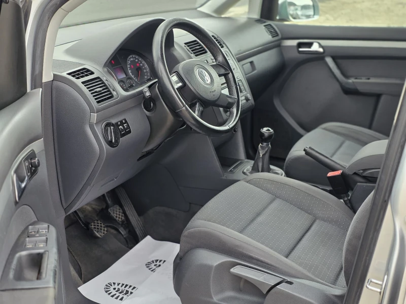 VW Touran 1.9tdi 105Hp 6 ck., снимка 8 - Автомобили и джипове - 51683367