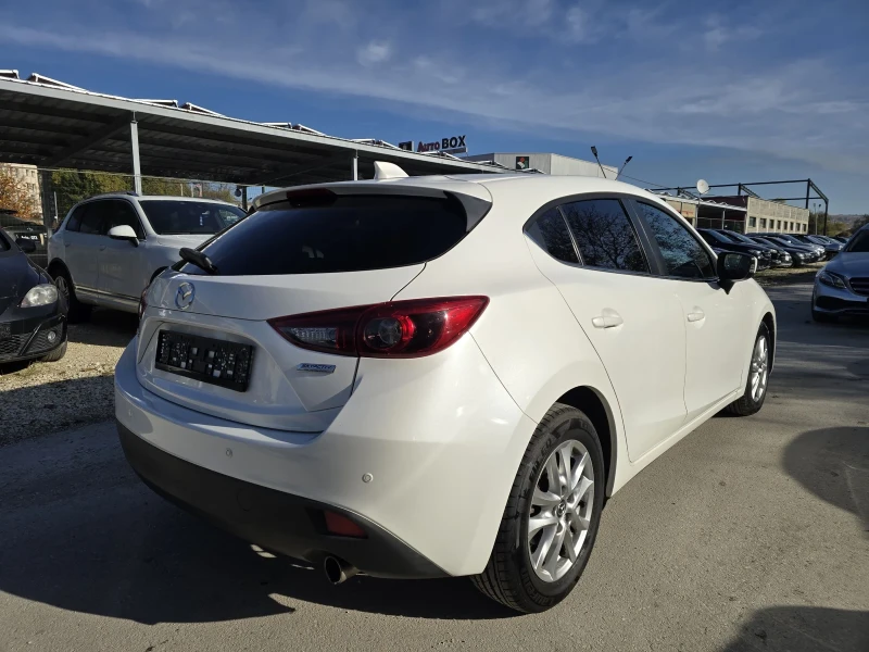 Mazda 3 1.5 SKYACTIV 100к.с Топ състояние , снимка 4 - Автомобили и джипове - 52244595