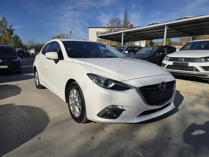 Mazda 3 1.5 SKYACTIV 100к.с Топ състояние , снимка 2 - Автомобили и джипове - 52244595