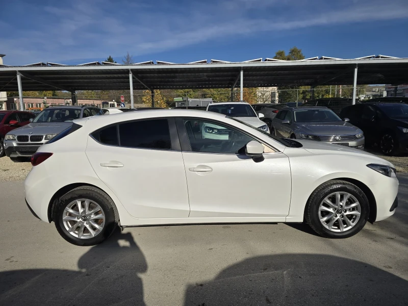 Mazda 3 1.5 SKYACTIV 100к.с Топ състояние , снимка 8 - Автомобили и джипове - 52244595