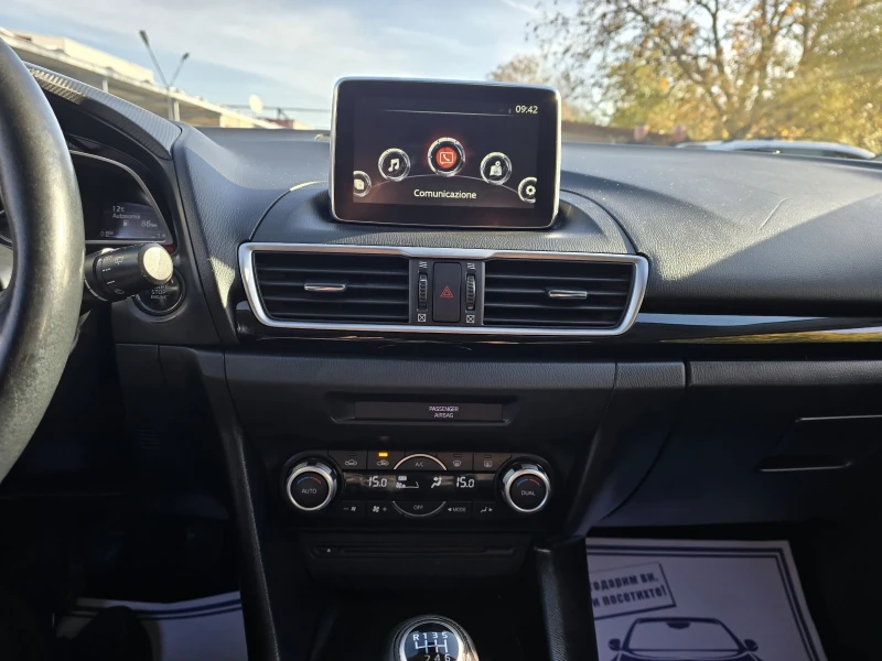 Mazda 3 1.5 SKYACTIV 100к.с Топ състояние , снимка 16 - Автомобили и джипове - 52244595