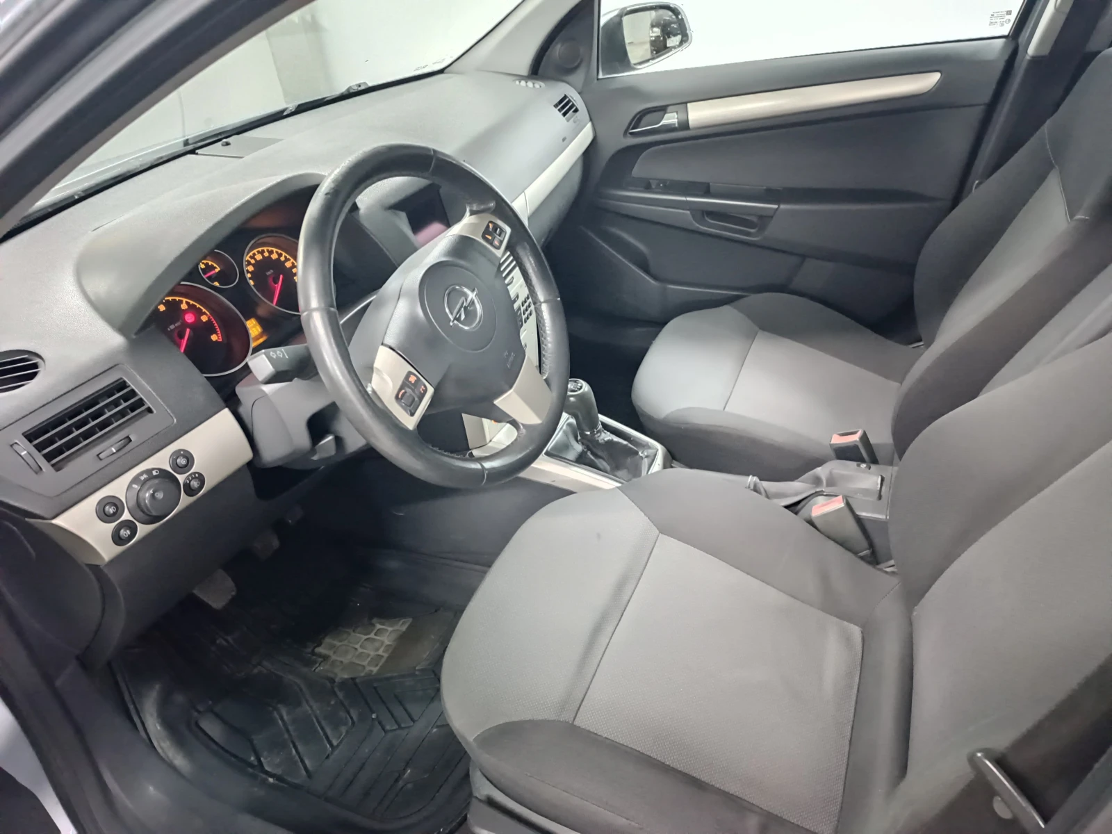 Opel Astra 1.7 дизел, 5 врати - изображение 4