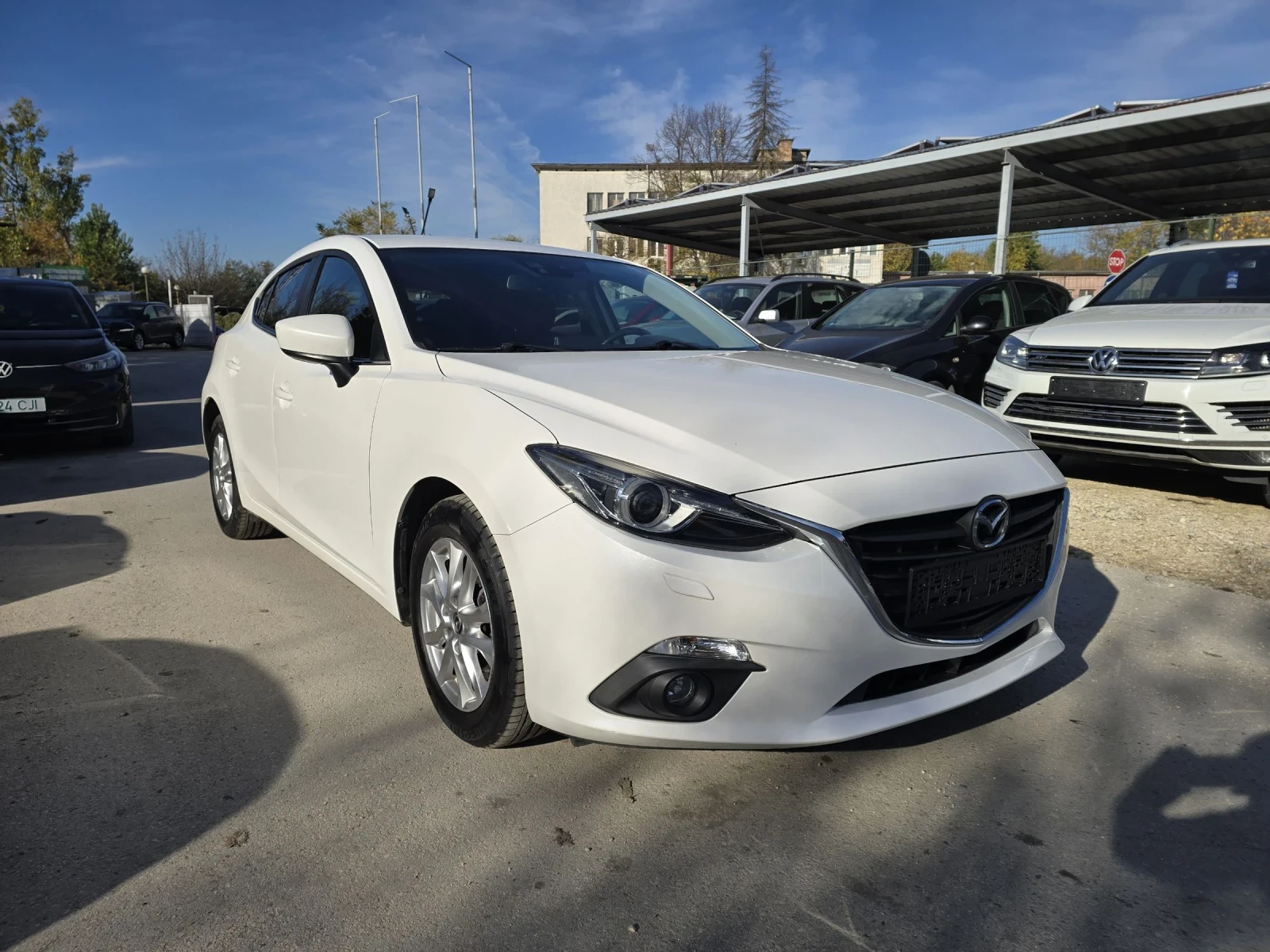 Mazda 3 1.5 SKYACTIV 100к.с Топ състояние  - изображение 2