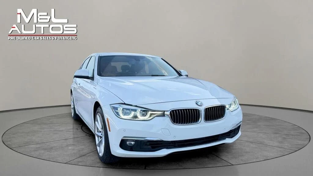 BMW 330 i 3 Series AWD xDrive АвтоКредит  (ЦЕНА ДО БГ) - изображение 2