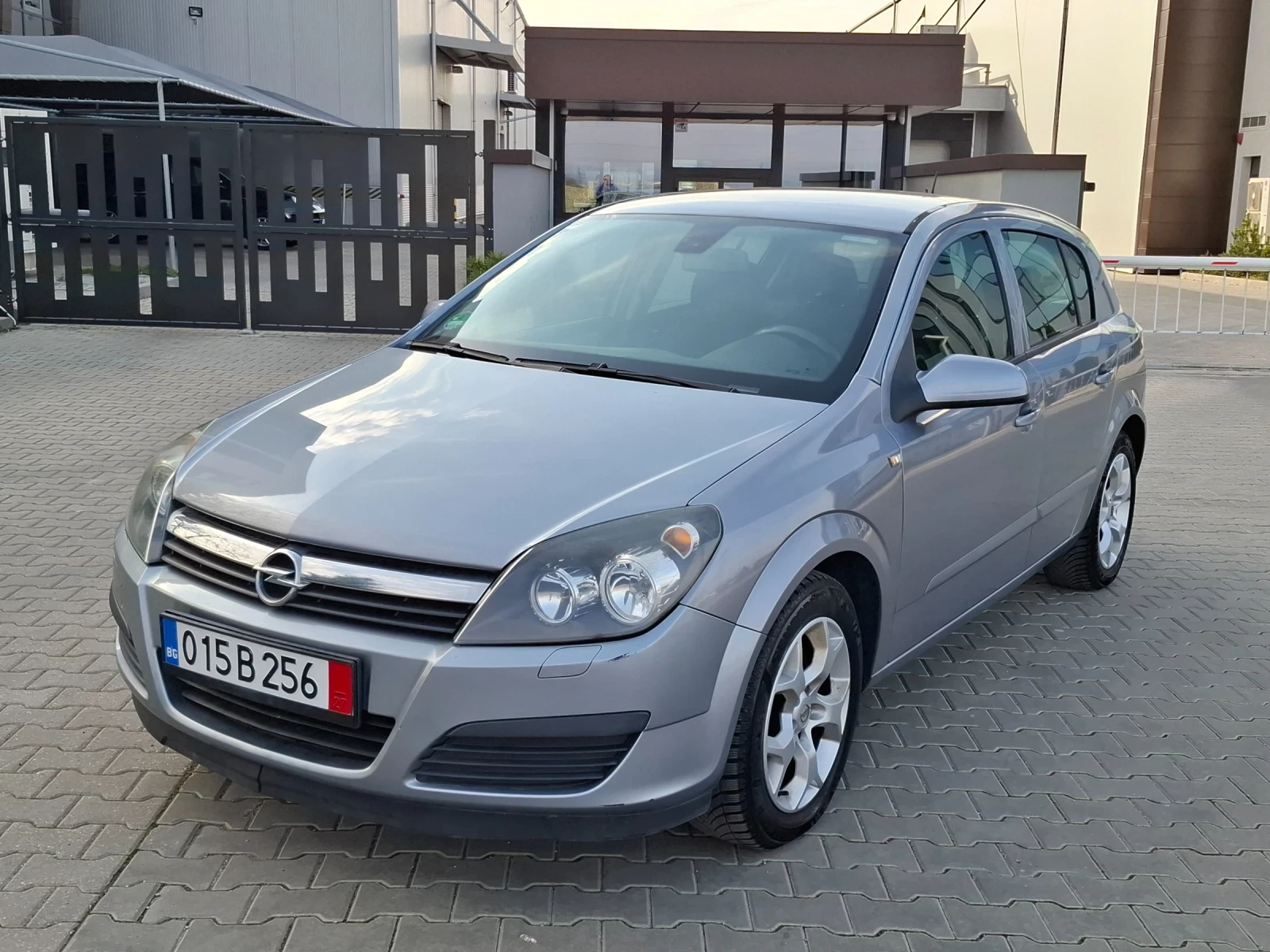 Opel Astra 1.9CDTI* (120кс)* * FACELIFT* * HOB BHOC* * , снимка 4 - Автомобили и джипове - 54045317