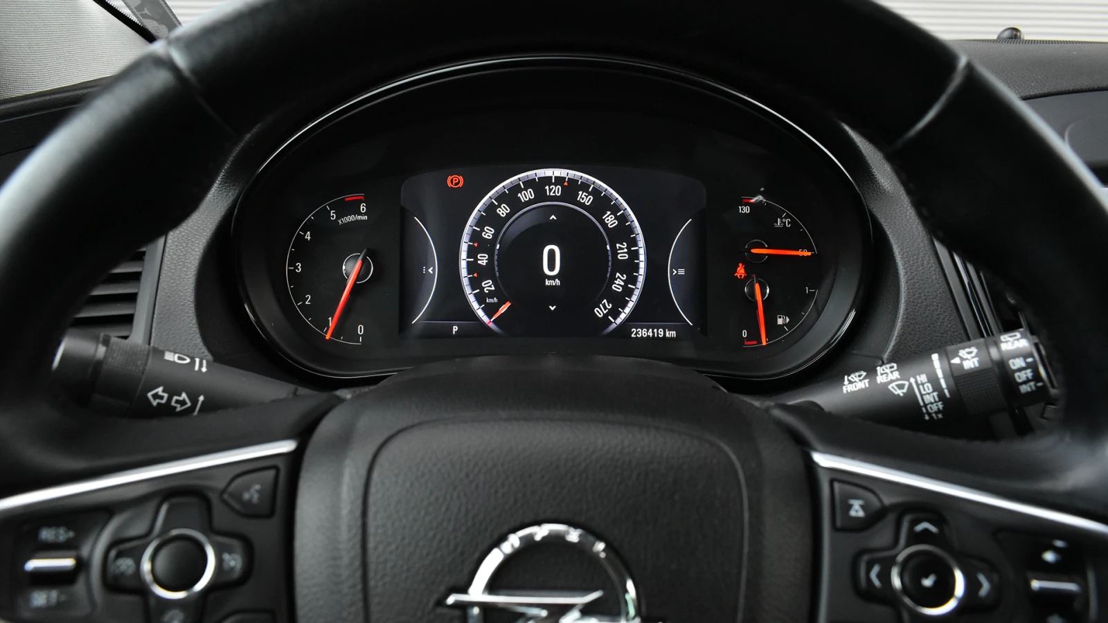 Opel Insignia Sports Tourer 1.6d Cosmo Automatic, снимка 13 - Автомобили и джипове - 54220068