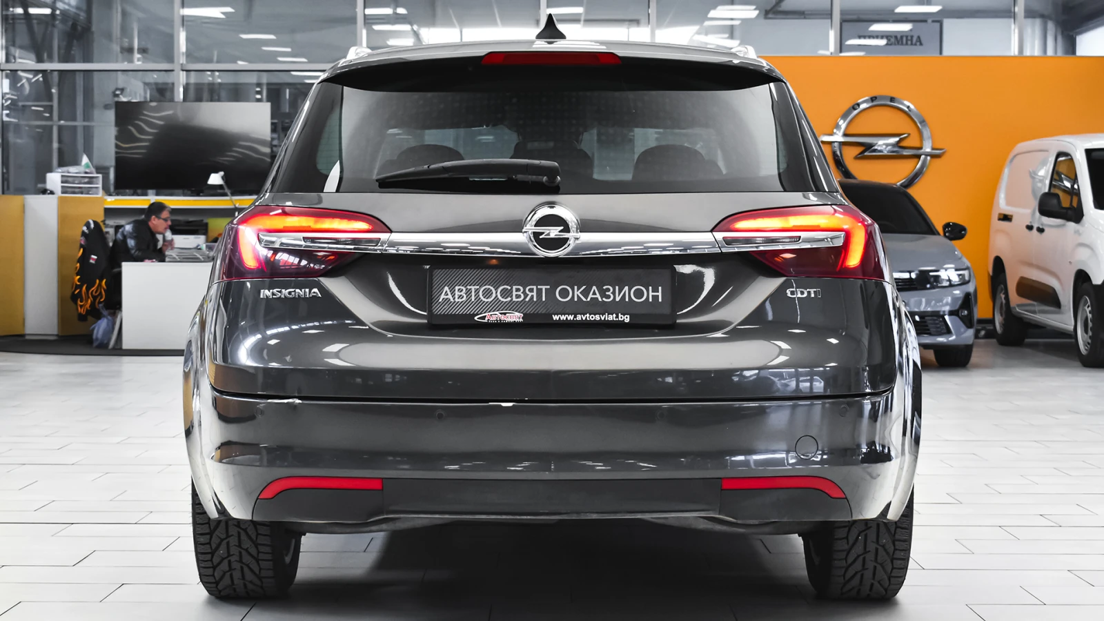 Opel Insignia Sports Tourer 1.6d Cosmo Automatic, снимка 3 - Автомобили и джипове - 54220068