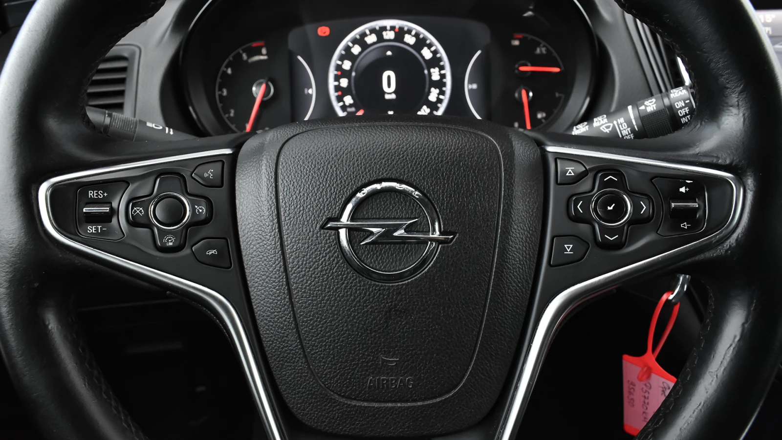 Opel Insignia Sports Tourer 1.6d Cosmo Automatic, снимка 10 - Автомобили и джипове - 54220068