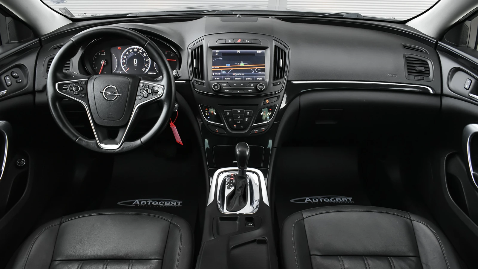 Opel Insignia Sports Tourer 1.6d Cosmo Automatic, снимка 8 - Автомобили и джипове - 54220068