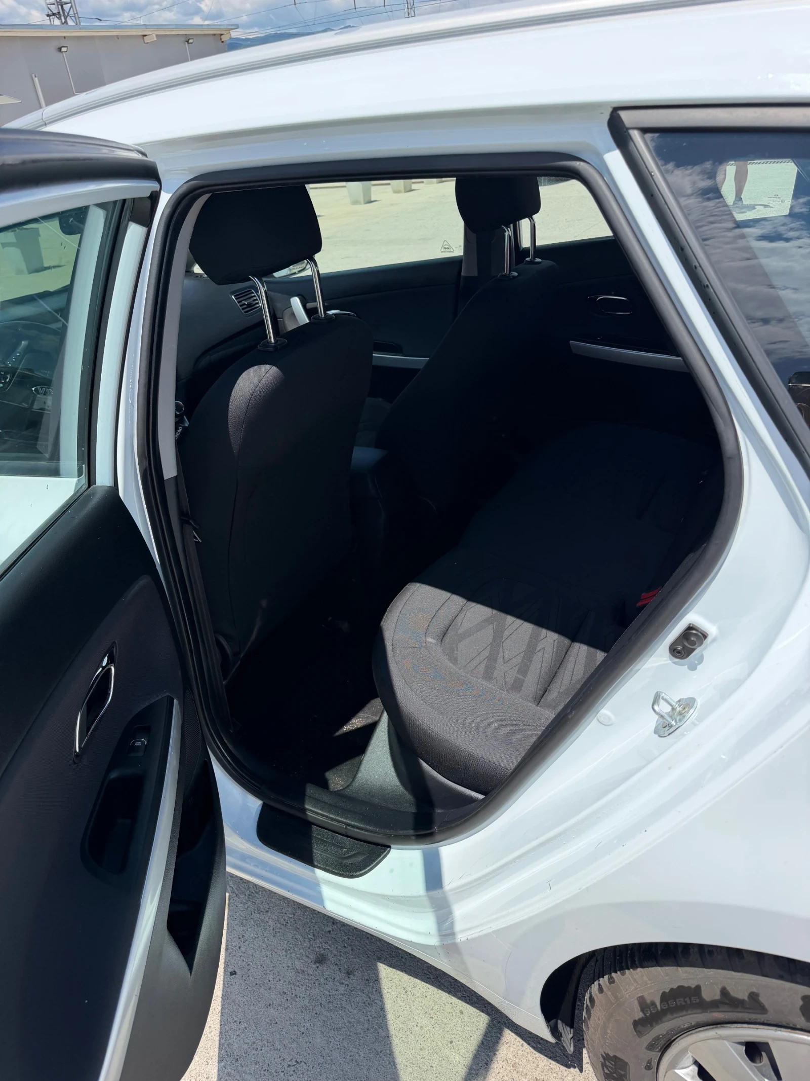 Kia Ceed 1.6 Diesel, снимка 8 - Автомобили и джипове - 55578272