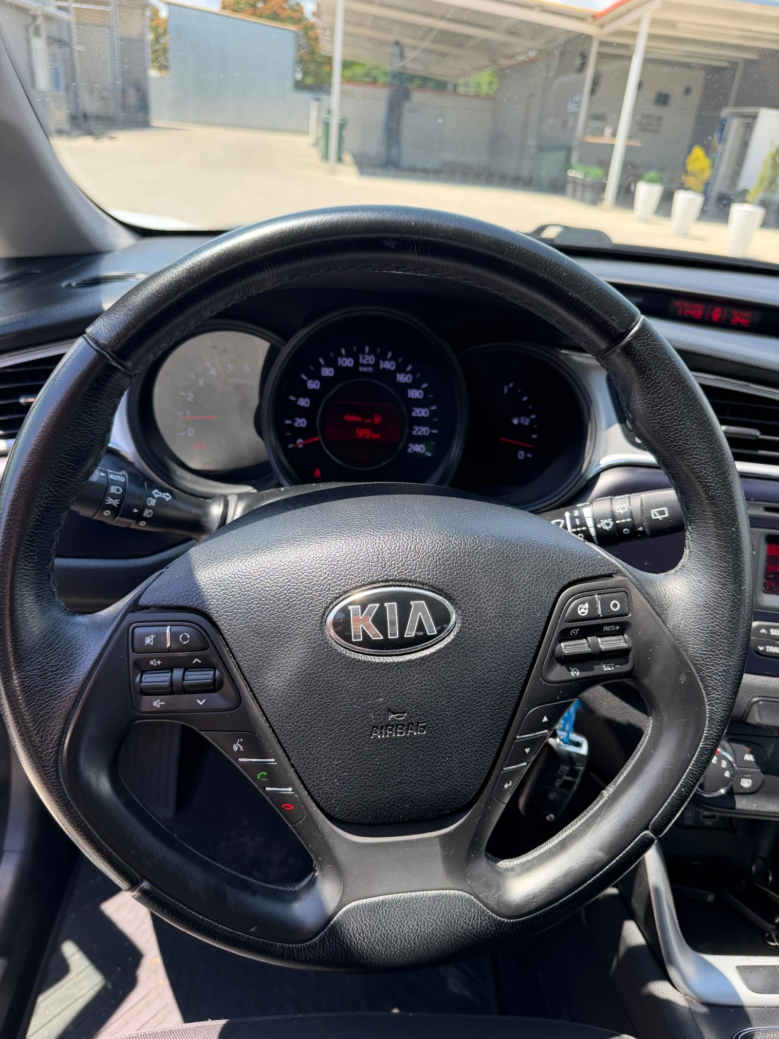 Kia Ceed 1.6 Diesel, снимка 10 - Автомобили и джипове - 55578272