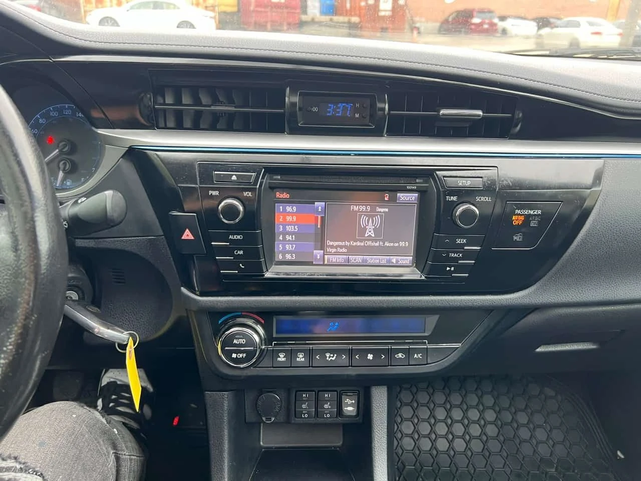 Toyota Corolla * 4dr Sdn * АВТОКРЕДИТ БЕЗ ПЪРВОНАЧАЛНА ВНОСКА* , снимка 9 - Автомобили и джипове - 55164015