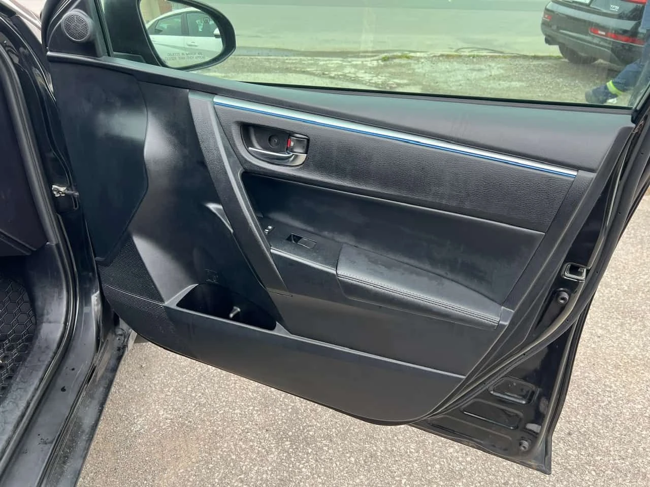 Toyota Corolla * 4dr Sdn * АВТОКРЕДИТ БЕЗ ПЪРВОНАЧАЛНА ВНОСКА* , снимка 11 - Автомобили и джипове - 55164015