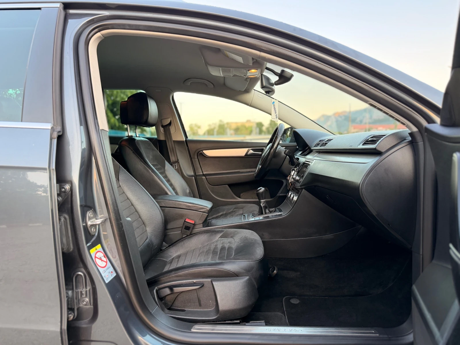 VW Passat 2.0TDI/HIGHLINE/LED, снимка 11 - Автомобили и джипове - 55532699