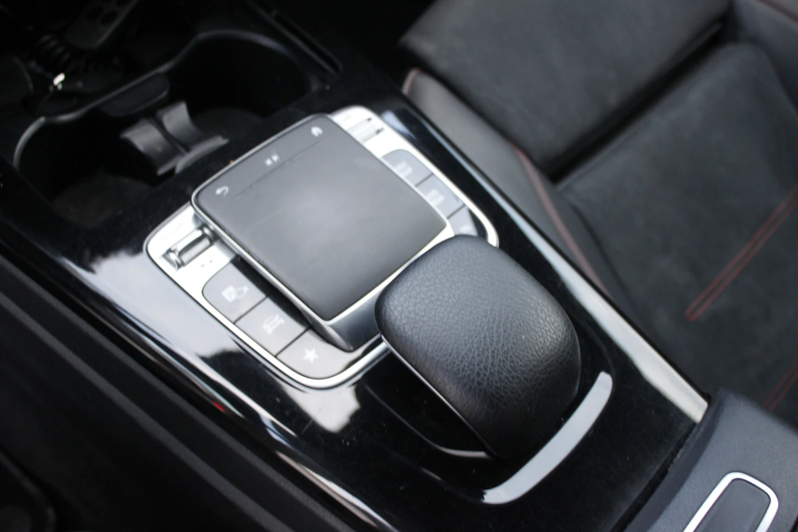 Mercedes-Benz CLA 180 AMG Line* 2021* Седан, снимка 11 - Автомобили и джипове - 55930853