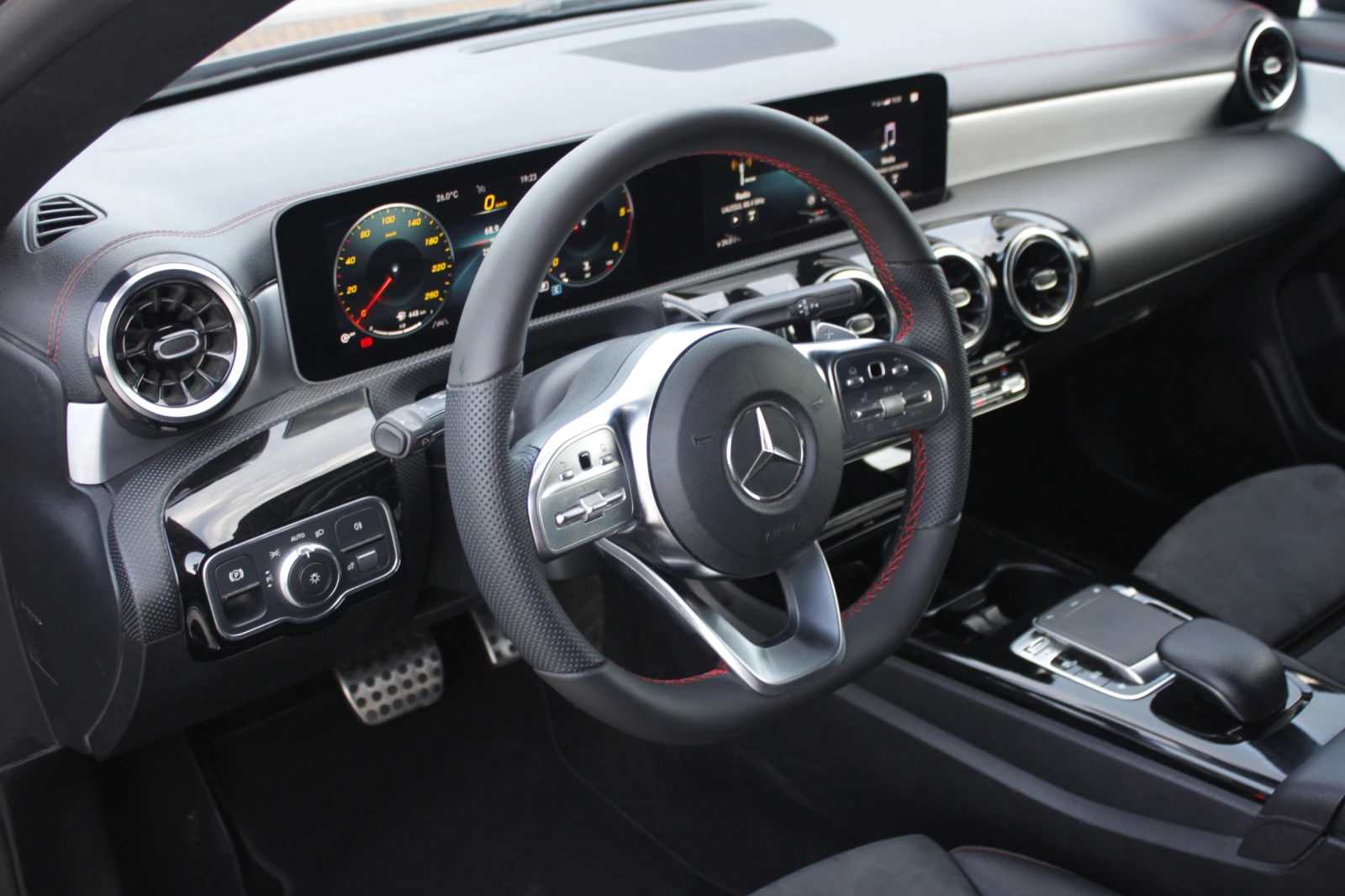 Mercedes-Benz CLA 180 AMG Line* 2021* Седан, снимка 9 - Автомобили и джипове - 55930853