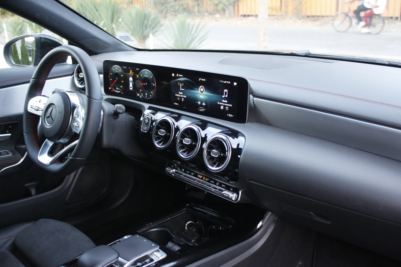 Mercedes-Benz CLA 180 AMG Line* 2021* Седан, снимка 8 - Автомобили и джипове - 55930853