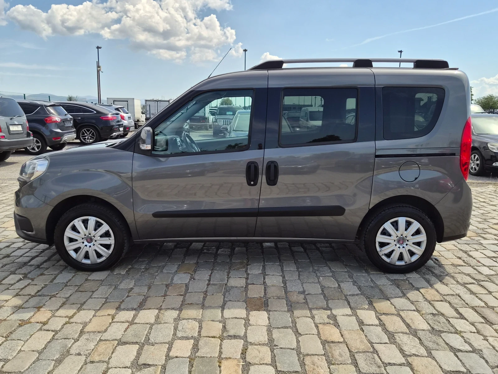 Fiat Doblo 1.4 Фабричен метан 5 места EURO 6B, снимка 4 - Автомобили и джипове - 55934102