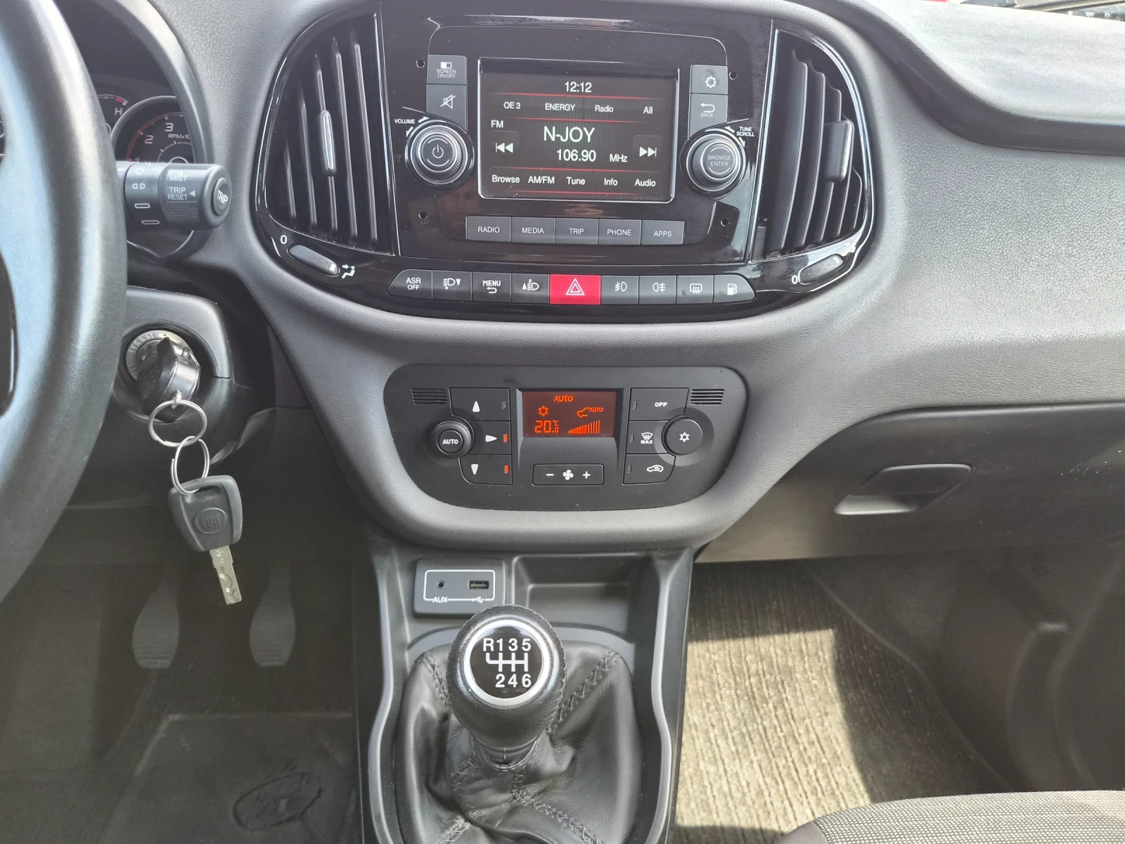 Fiat Doblo 1.4 Фабричен метан 5 места EURO 6B, снимка 13 - Автомобили и джипове - 55934102