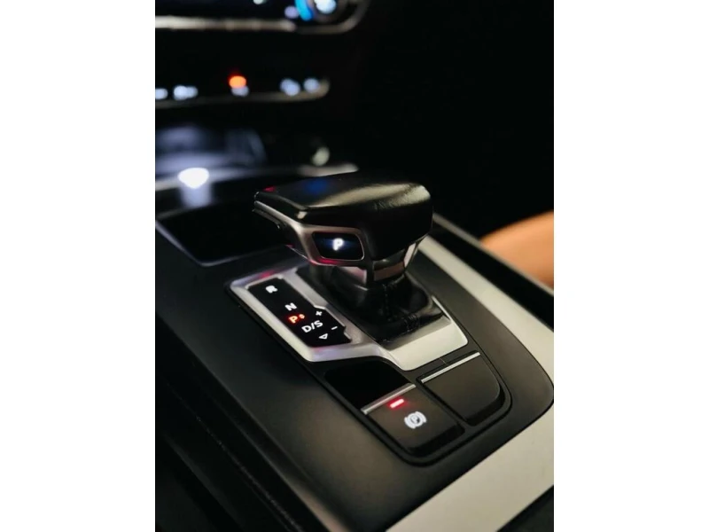 Audi Q5 * Komfort * CARFAX * БЕЗ ПЪРВОНАЧАЛНА ВНОСКА, снимка 16 - Автомобили и джипове - 52959912