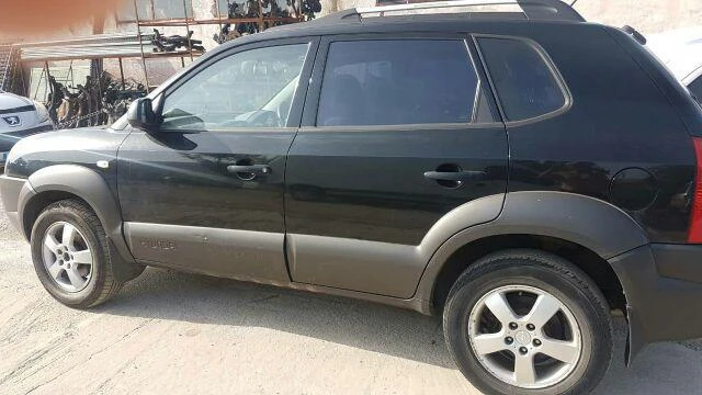 Hyundai Tucson 2,0 CRDI, снимка 11 - Автомобили и джипове - 42072342