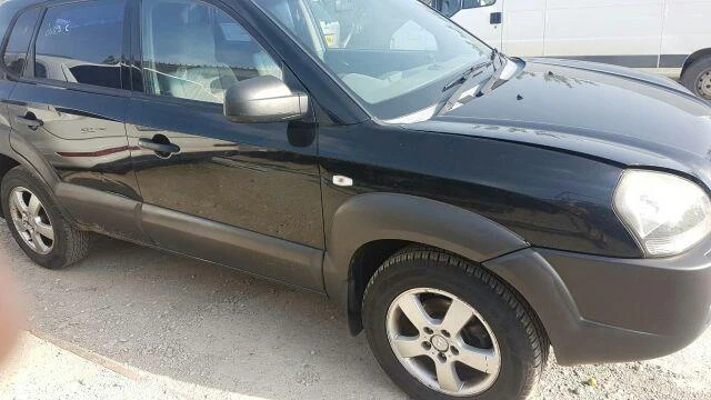 Hyundai Tucson 2,0 CRDI, снимка 4 - Автомобили и джипове - 42072342