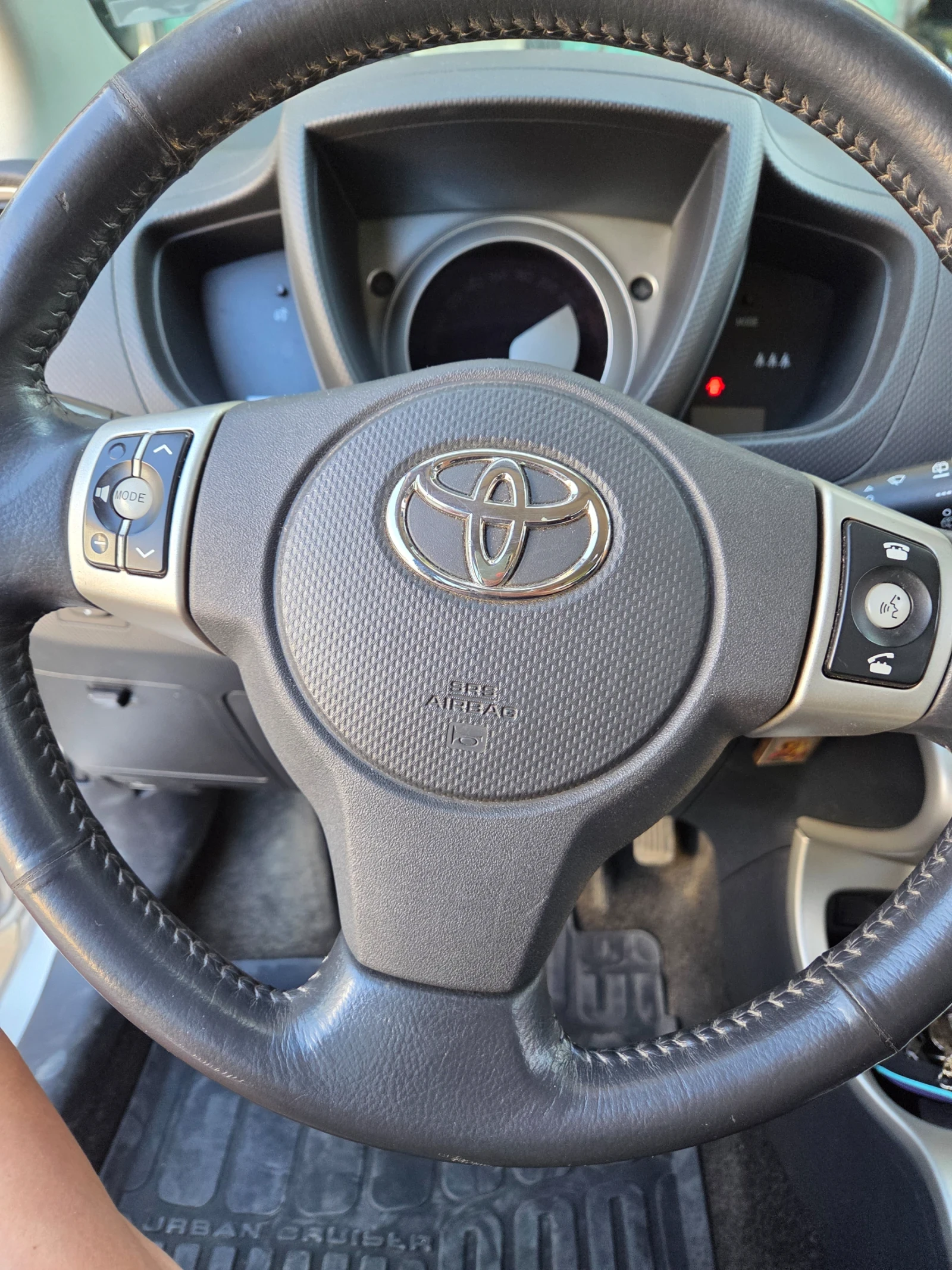 Toyota Urban Cruiser Toyota Urban Cruiser 1.4 D4D 4X4 - изображение 7