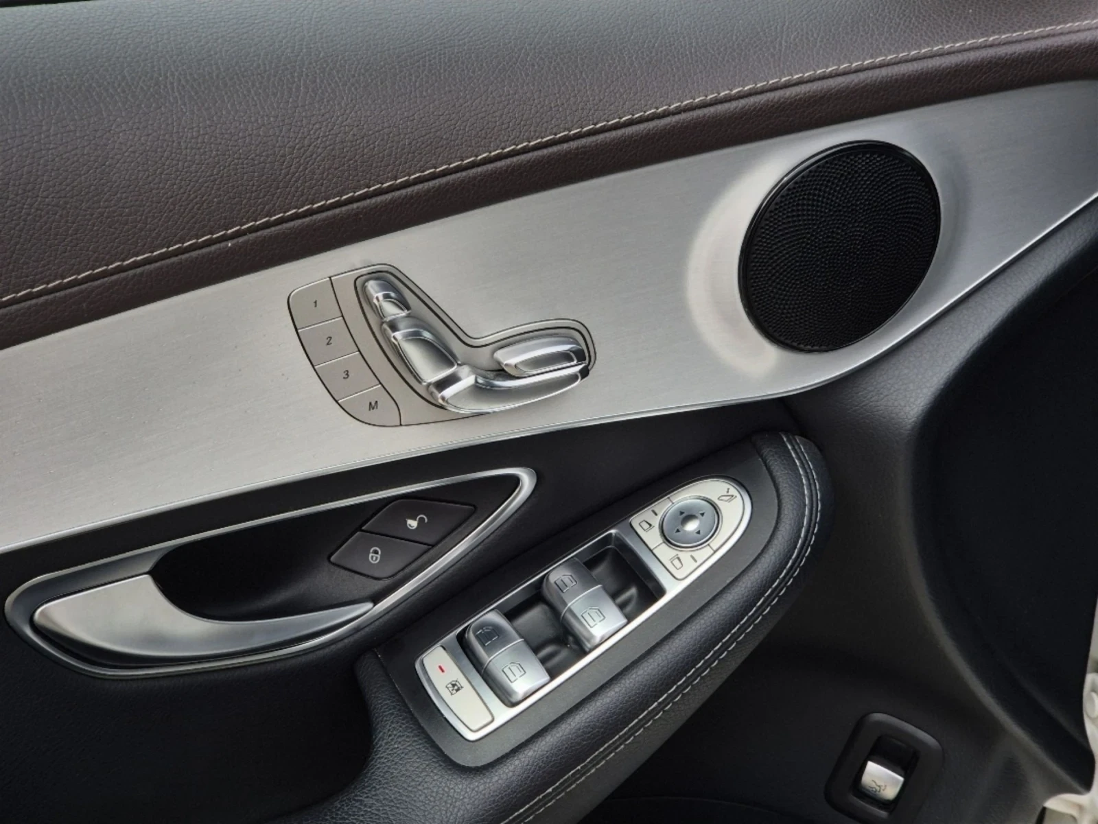 Mercedes-Benz GLC 250 D 9G Tronic AirMatik PANORAMA , снимка 11 - Автомобили и джипове - 54211350