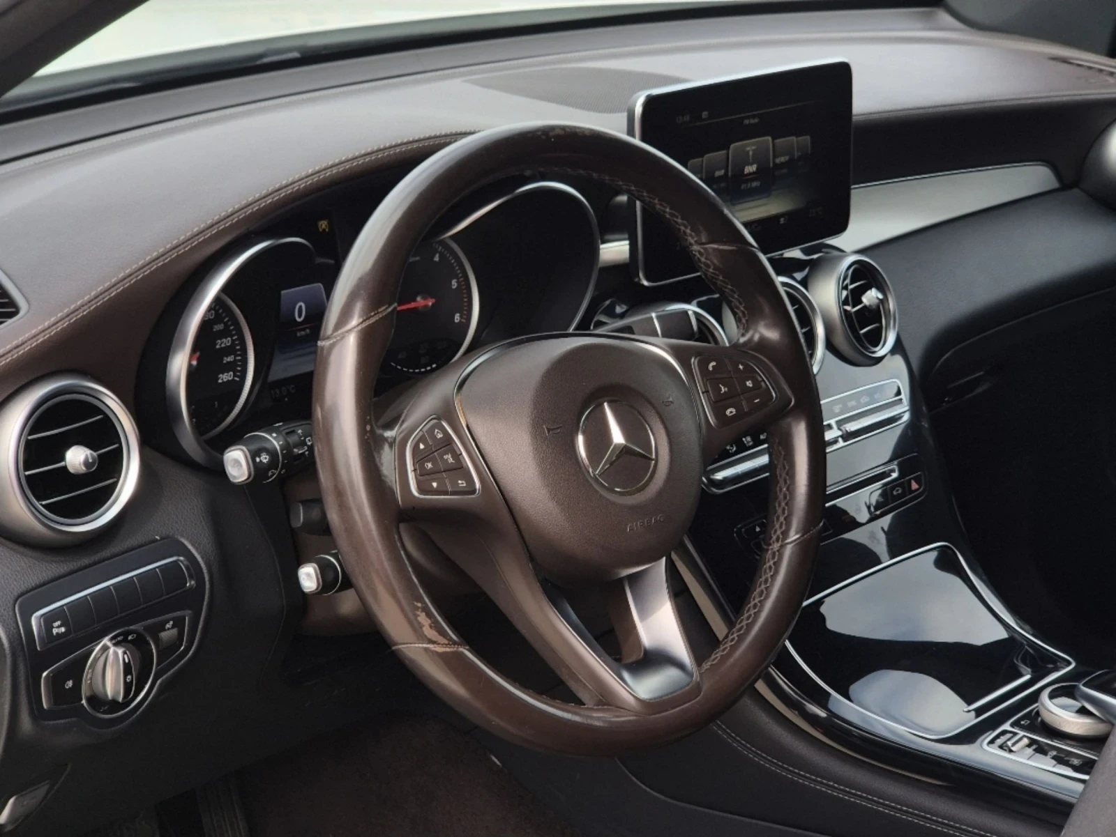 Mercedes-Benz GLC 250 D 9G Tronic AirMatik PANORAMA , снимка 8 - Автомобили и джипове - 54211350