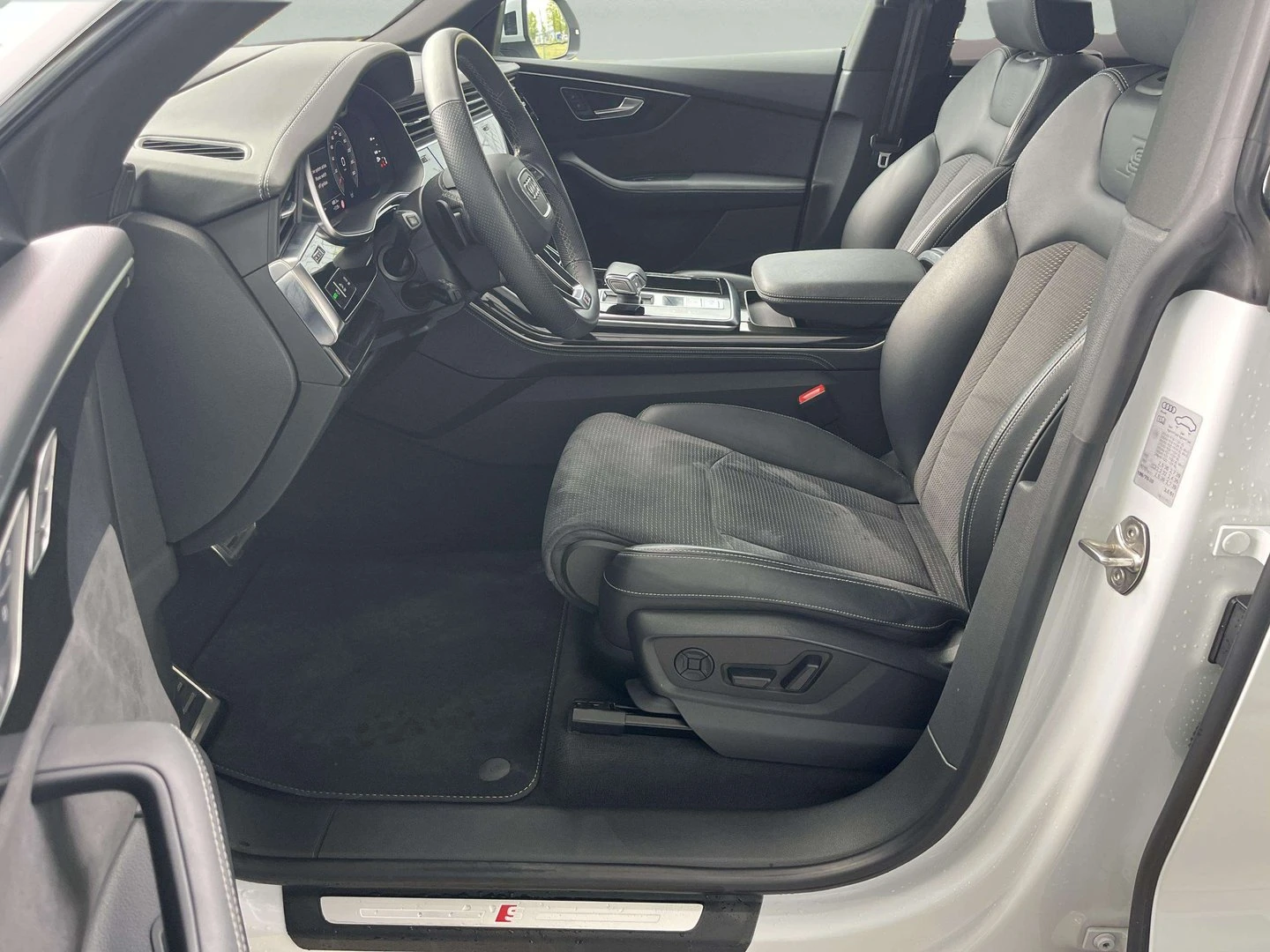 Audi Q8, снимка 6 - Автомобили и джипове - 55217340