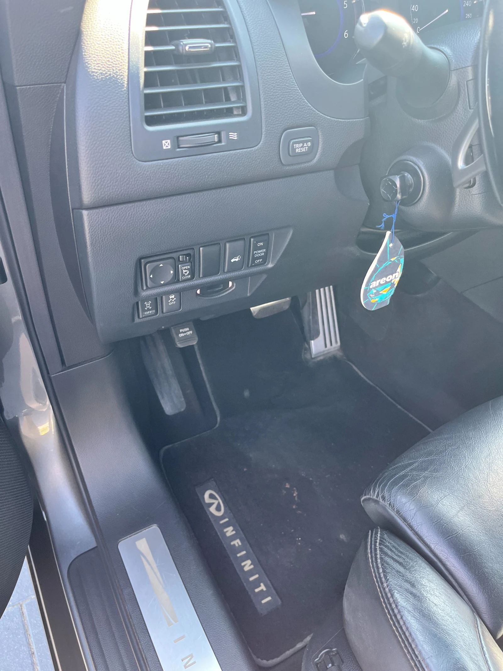 Infiniti Fx 30, снимка 8 - Автомобили и джипове - 55231314