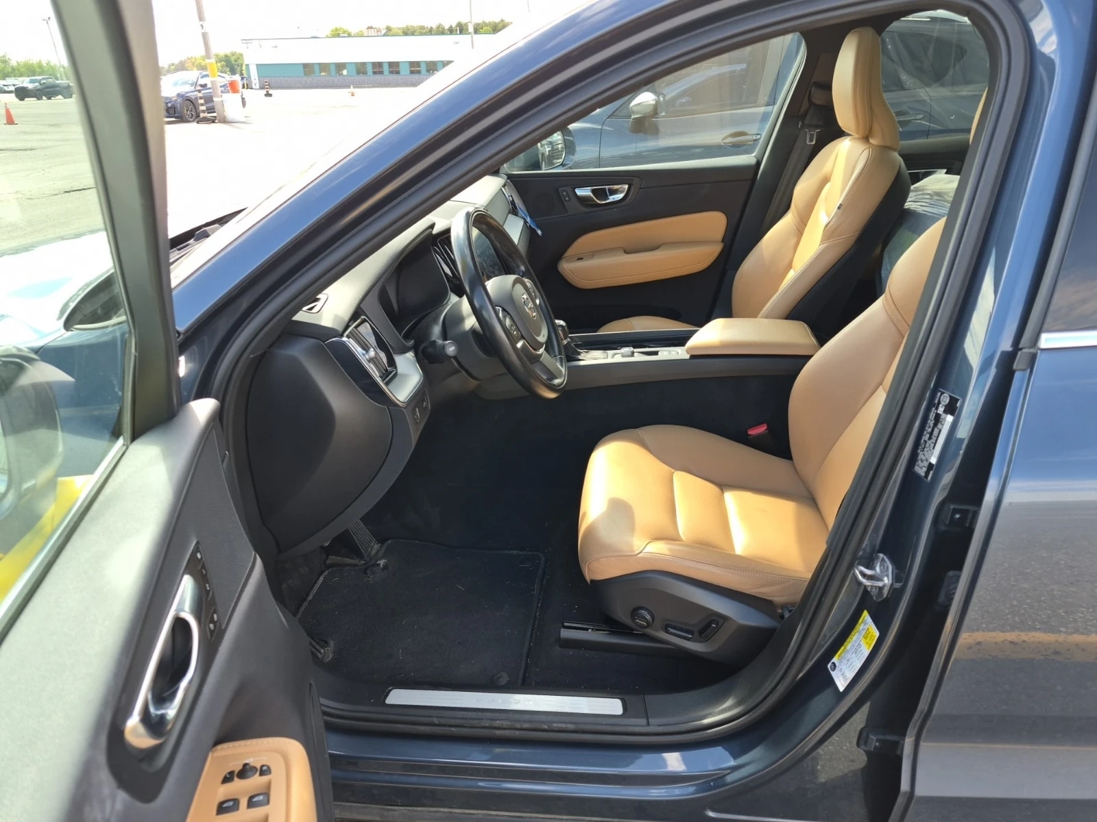 Volvo XC60 MOMENTUM * CARFAX * Един собственик * Без инцидент, снимка 8 - Автомобили и джипове - 55889664