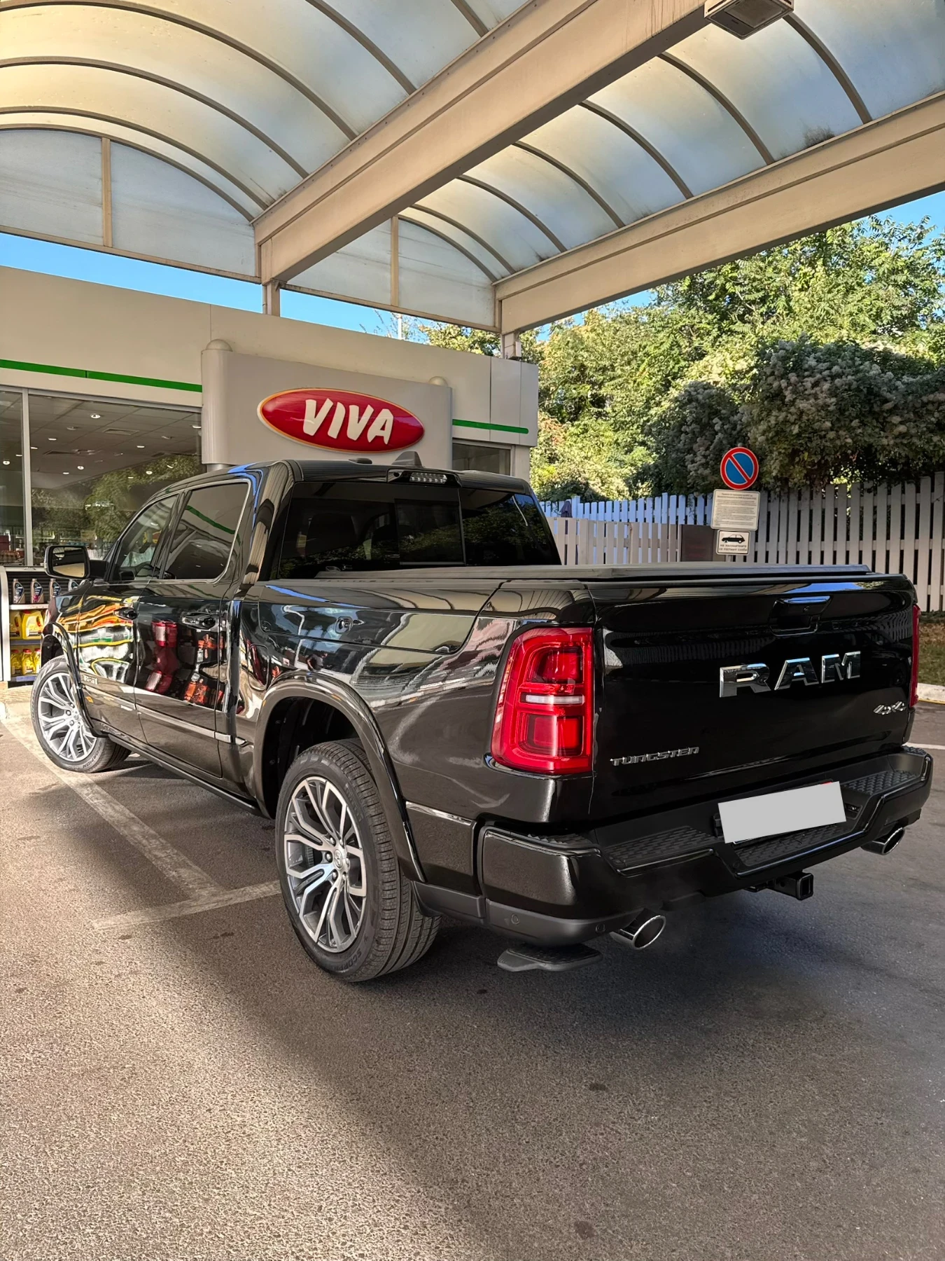 Dodge RAM 1500 TUNGSTEN /AIR/ FULL SPEC, снимка 4 - Автомобили и джипове - 56094947