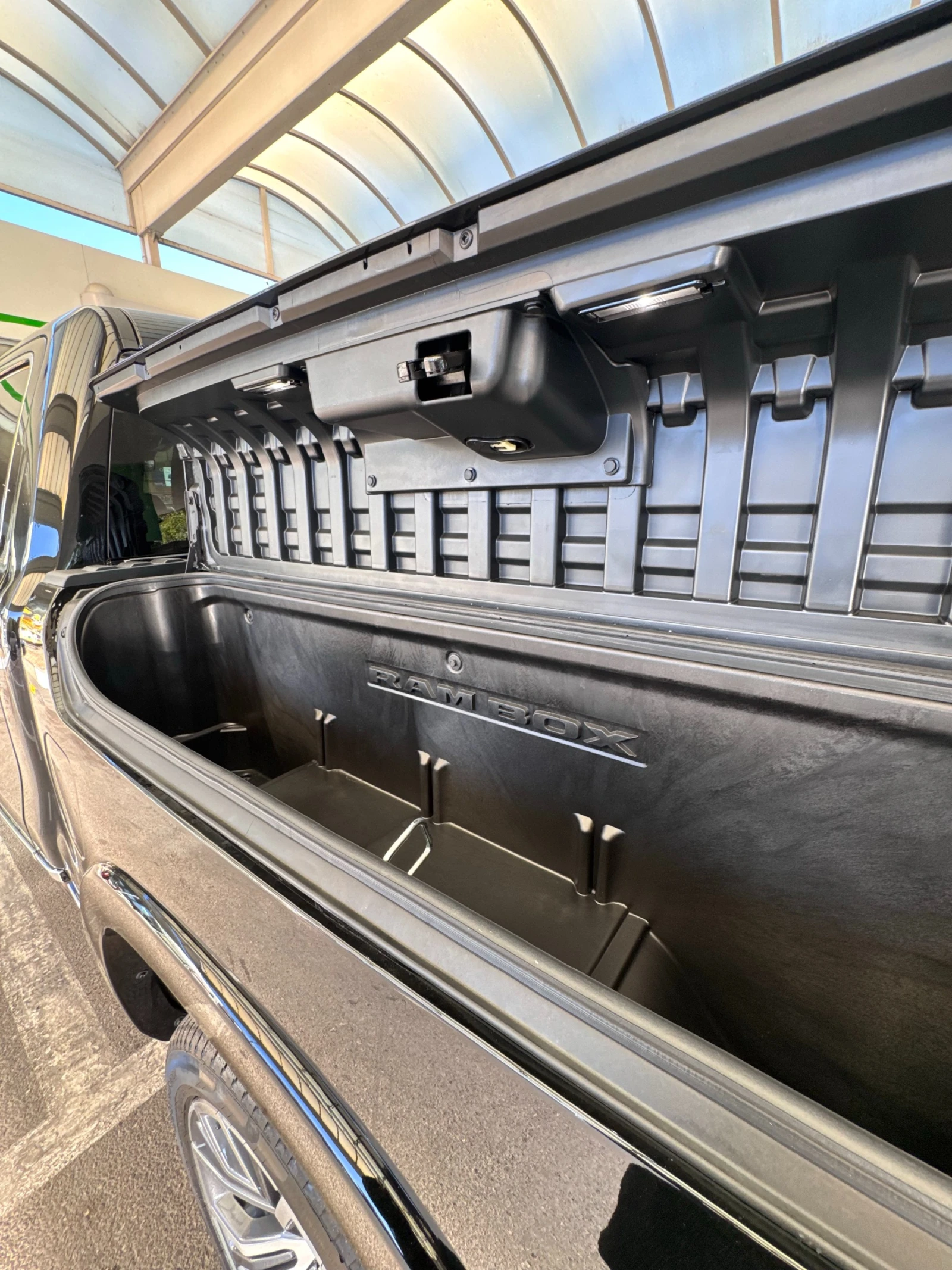 Dodge RAM 1500 TUNGSTEN /AIR/ FULL SPEC, снимка 17 - Автомобили и джипове - 56094947