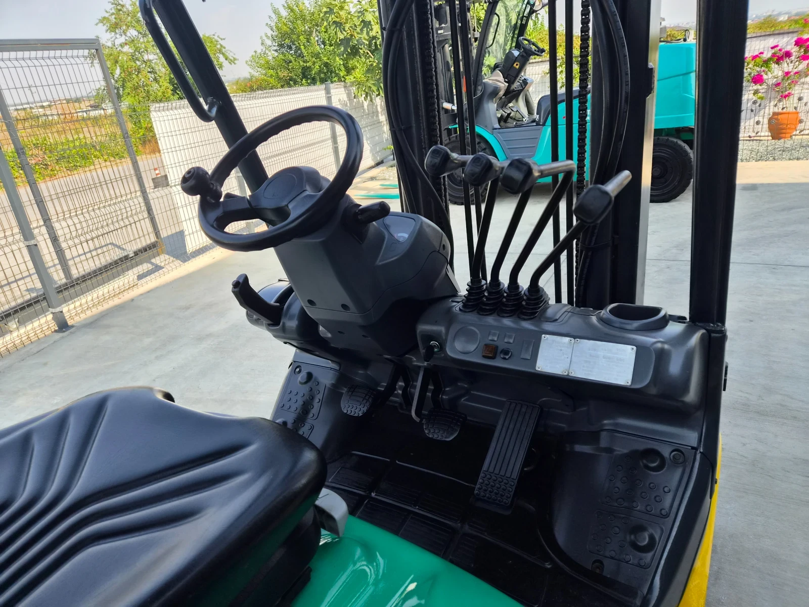 Мотокар Komatsu  ГАЗОКАР / АВТОМАТ / ИЗРАВНИТЕЛ / РАЗТВАРЯ ВИЛИЦИТЕ, снимка 13 - Индустриална техника - 55784202