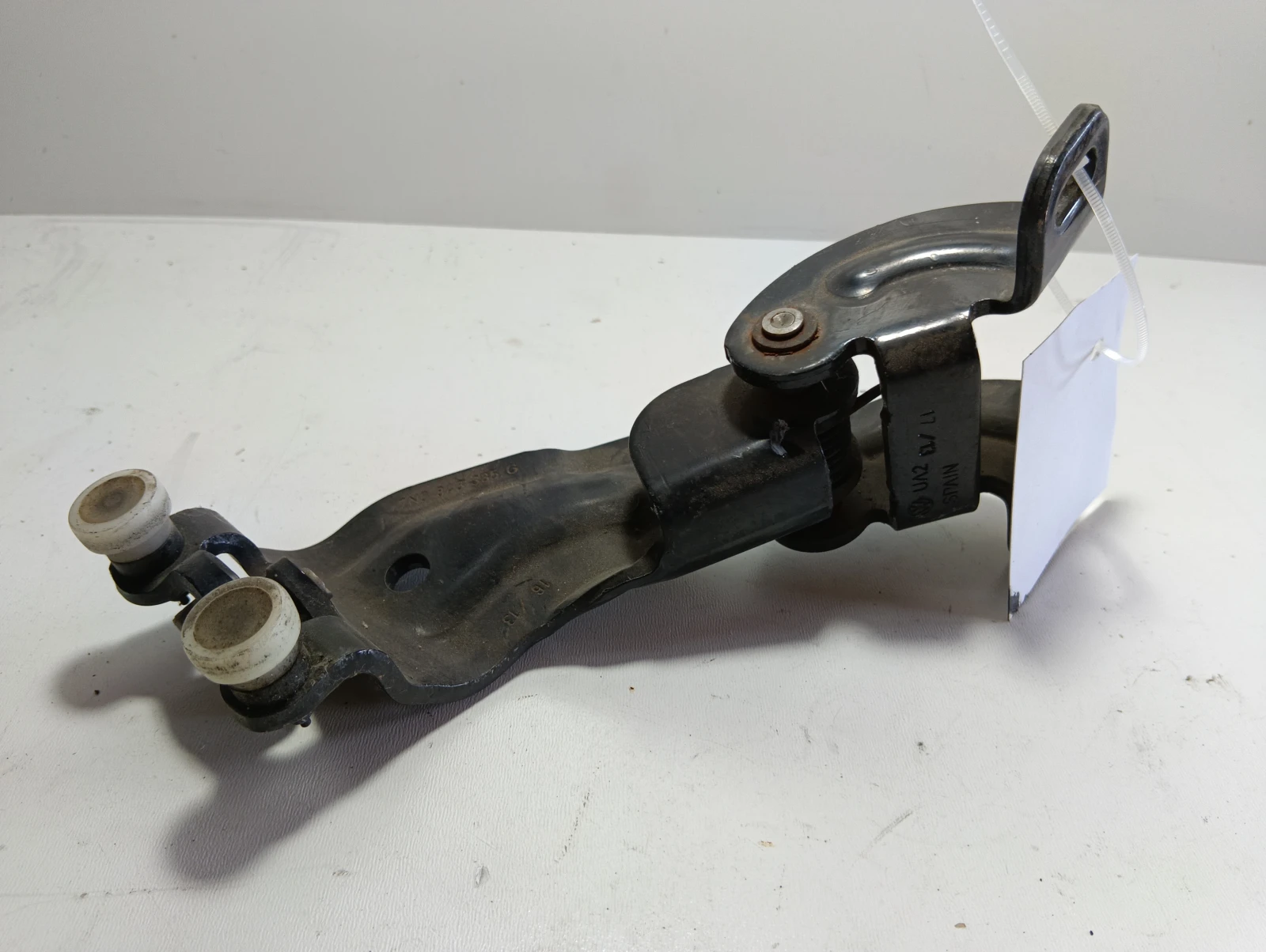 плъзгач ролка задна лява врата 7N0843335G VW Sharan