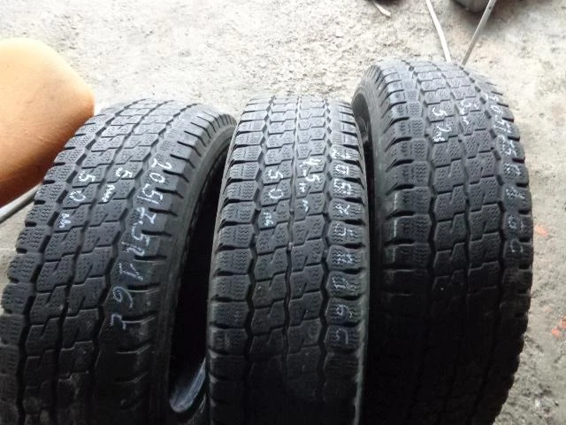 Гуми Зимни 205/75R16, снимка 4 - Гуми и джанти - 16588355