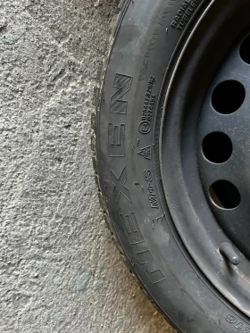 Гуми Зимни 225/55R16, снимка 2 - Гуми и джанти - 47960930