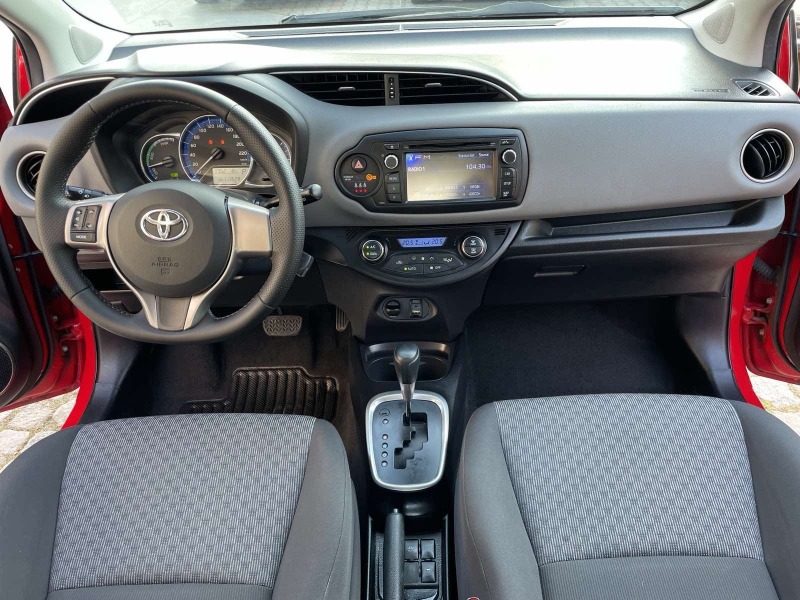 Toyota Yaris 1.5 Hybrid , снимка 16 - Автомобили и джипове - 45762749