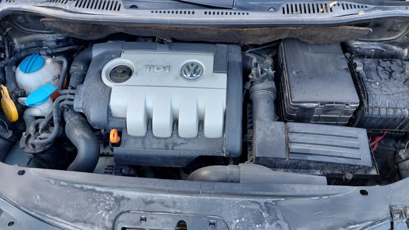 VW Touran, снимка 5 - Автомобили и джипове - 48559053