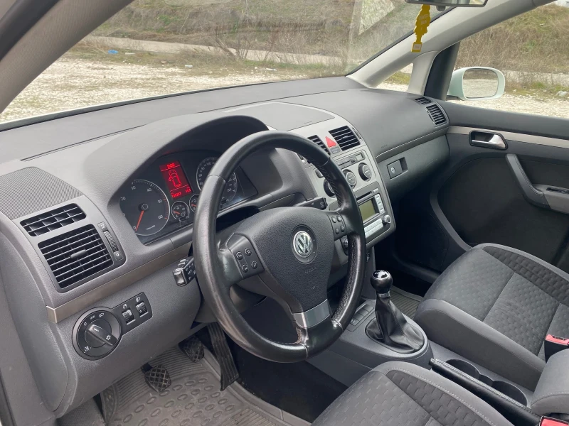 VW Touran, снимка 7 - Автомобили и джипове - 48979859