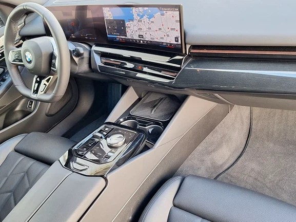 BMW 520 i = M-Sport Pro = Shadow Line Гаранция - изображение 6