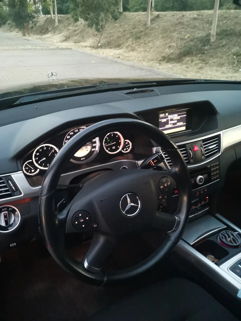 Mercedes-Benz E 250, снимка 5 - Автомобили и джипове - 54085891