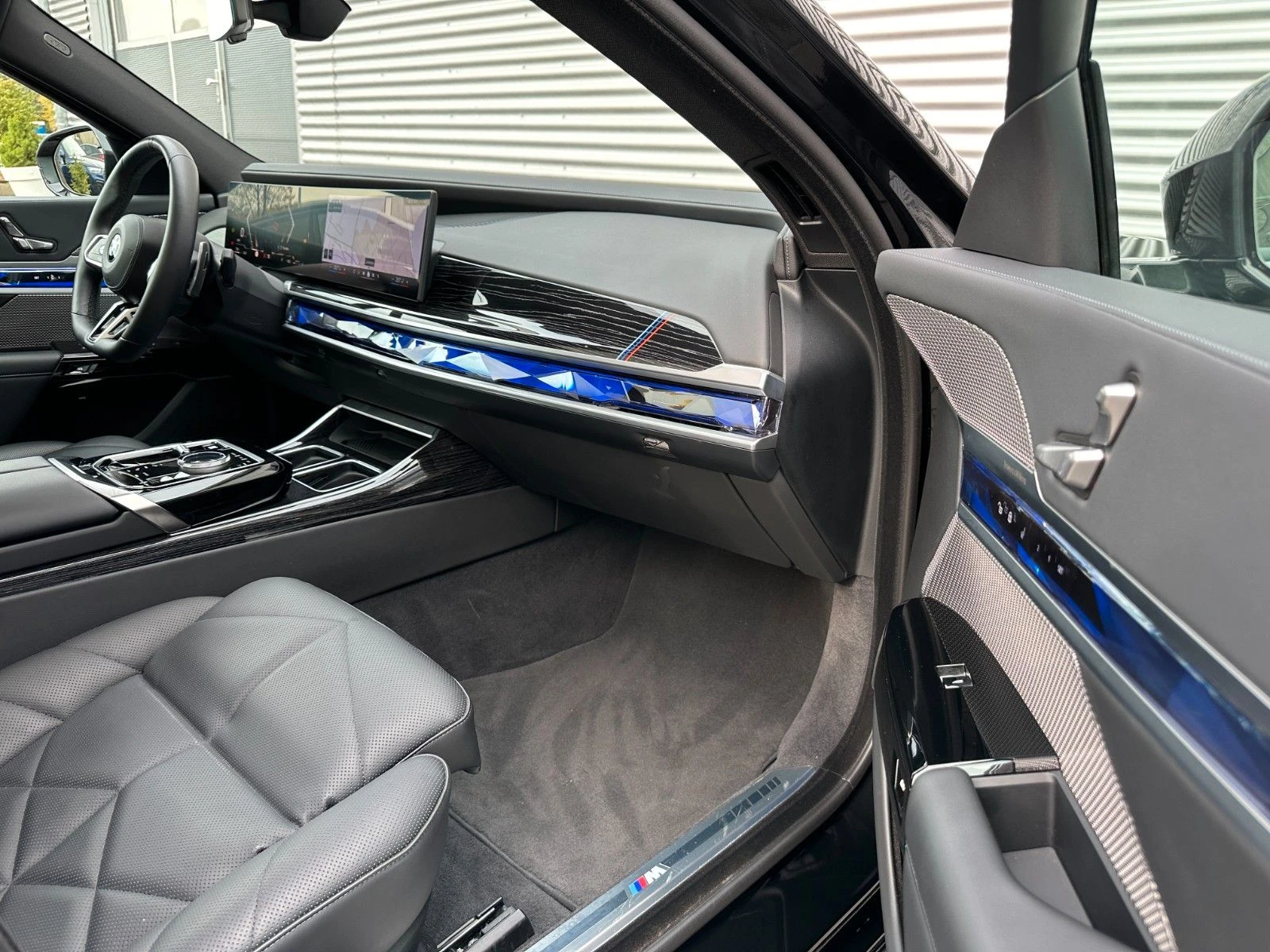 BMW 740 xDRIVE/286HP/M-SPORT/PANO/LUFT/ICONIC/HUD/360/264v - изображение 9