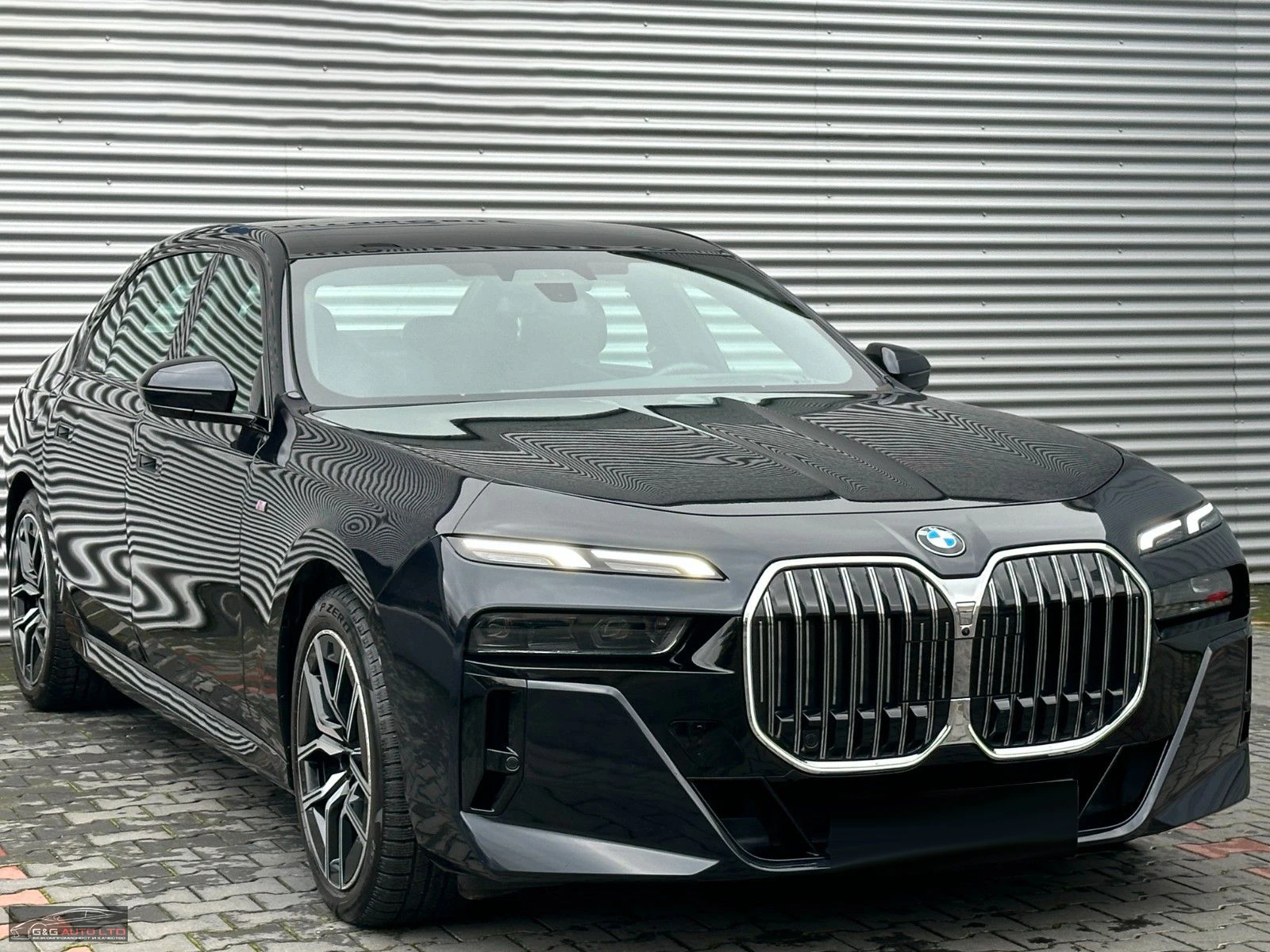 BMW 740 xDRIVE/286HP/M-SPORT/PANO/LUFT/ICONIC/HUD/360/264v - изображение 4