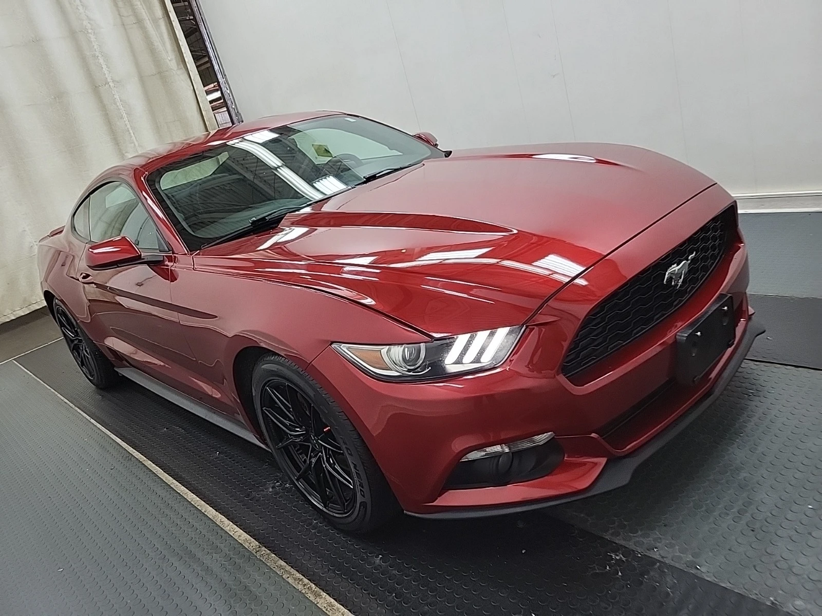 Ford Mustang * * CARFAX * * АВТО КРЕДИТ * *  - изображение 3