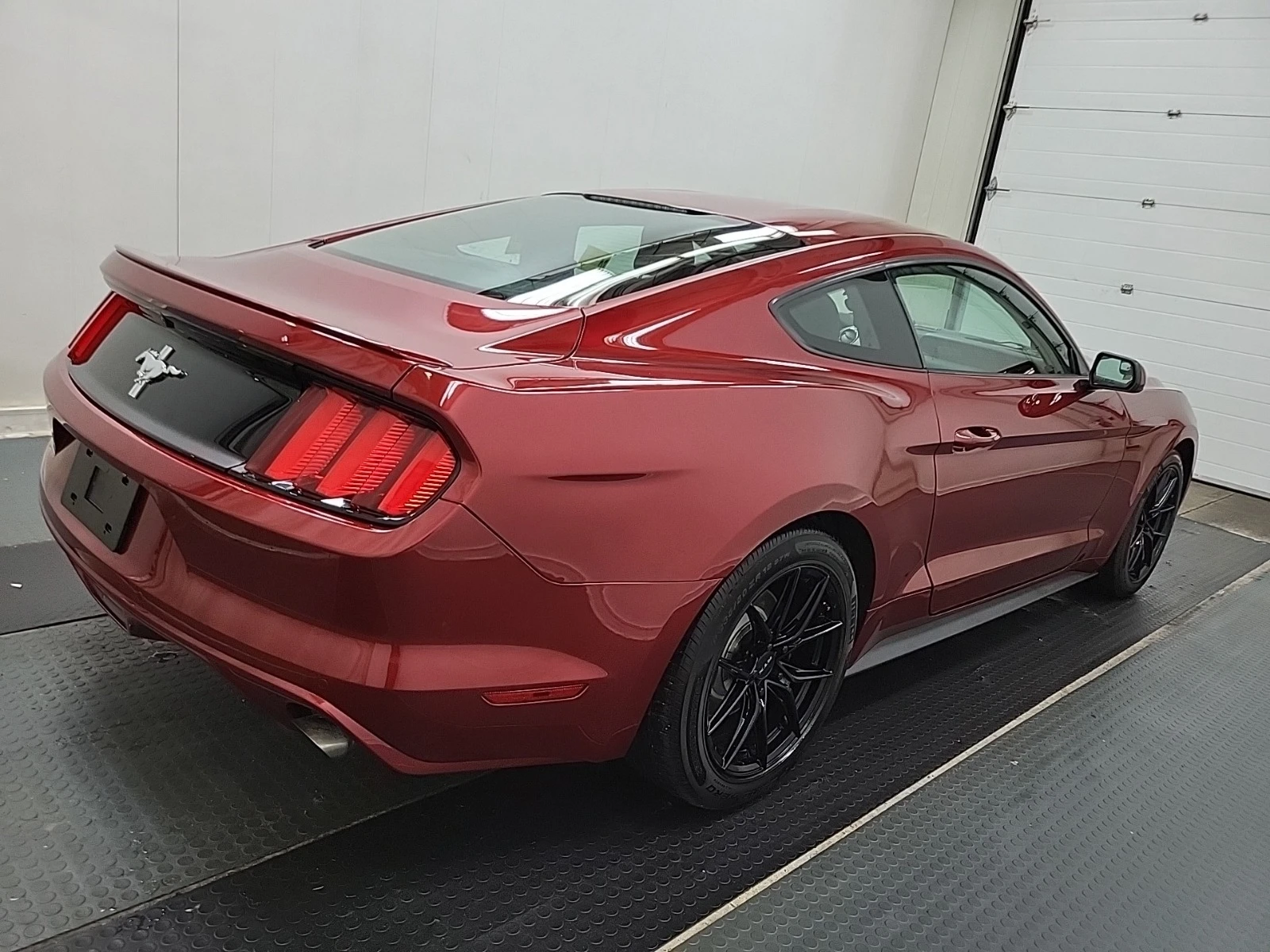 Ford Mustang * * CARFAX * * АВТО КРЕДИТ * *  - изображение 4