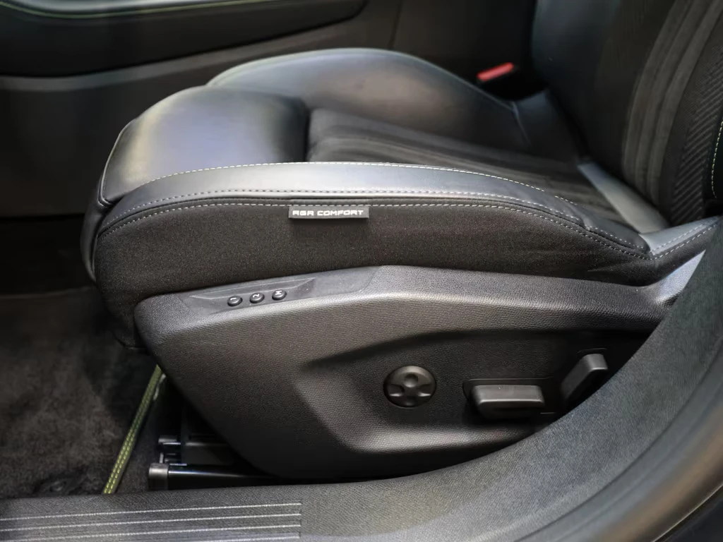 Peugeot 408 GT 1.6/224HP/ACC/PANO/MATRIX/360/169h, снимка 15 - Автомобили и джипове - 53928498