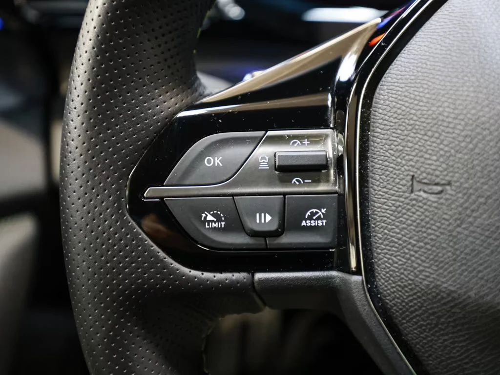 Peugeot 408 GT 1.6/224HP/ACC/PANO/MATRIX/360/169h, снимка 14 - Автомобили и джипове - 53928498