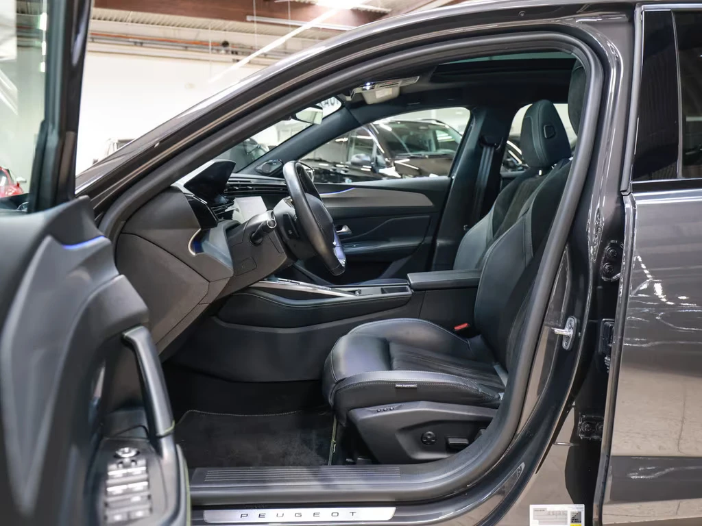 Peugeot 408 GT 1.6/224HP/ACC/PANO/MATRIX/360/169h, снимка 7 - Автомобили и джипове - 53928498